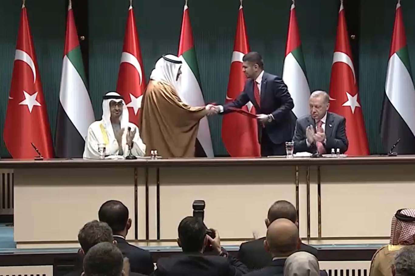 BAE, Türkiye'ye yatırım için 10 milyar dolar ayırdı BAE, Türkiye'ye yatırım için 10 milyar dolar ayırdı
